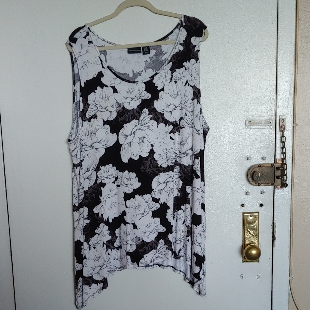 Adrienne Vittadini Black and White Floral Top